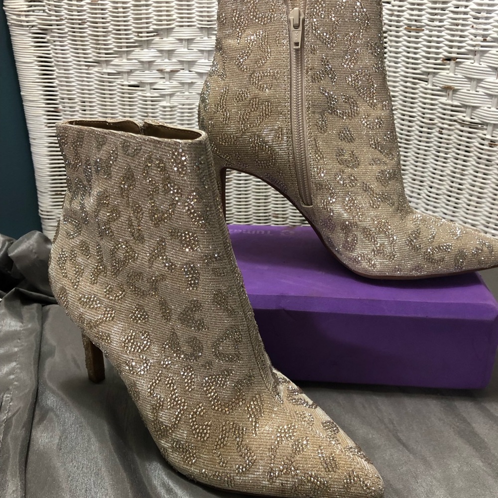 Gianni Bini Taupe Glitter Leopard-Print Pointed Ankle Booties